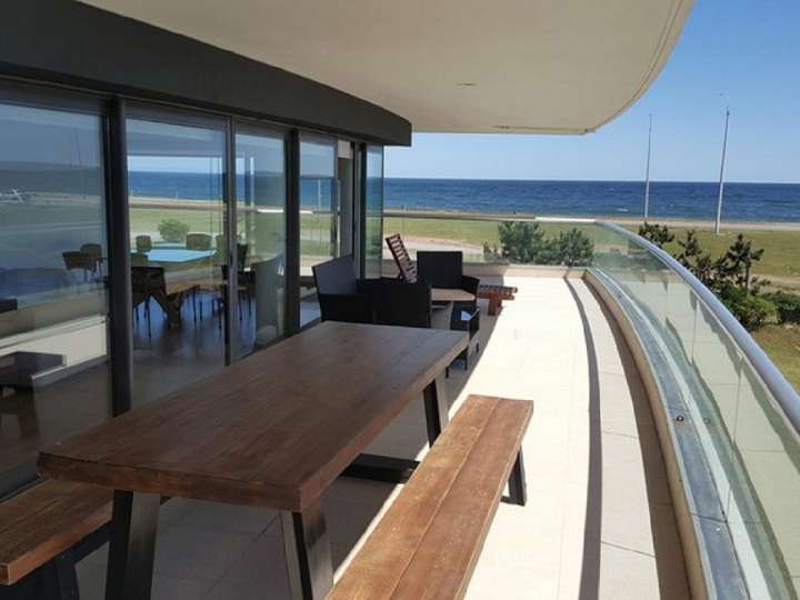 Apartamento en venta en Pinares, Maldonado