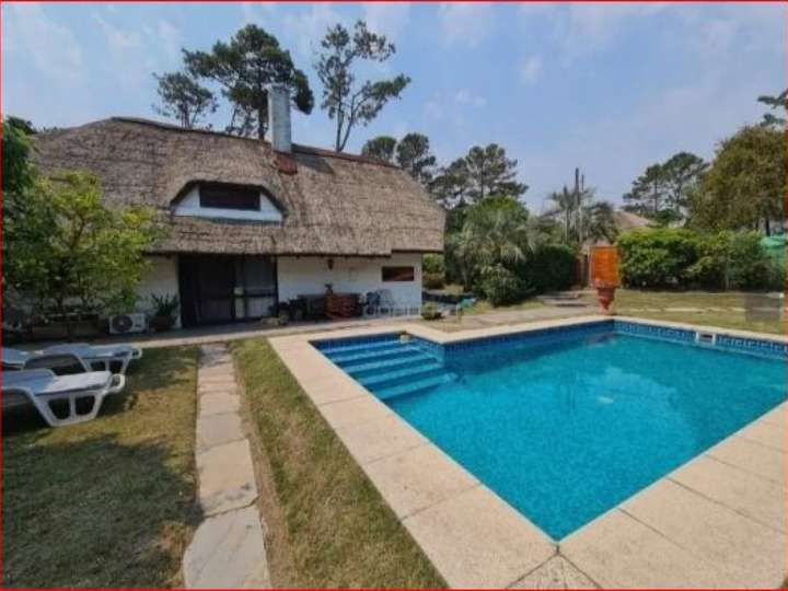 Casa en venta en Pinares, Maldonado