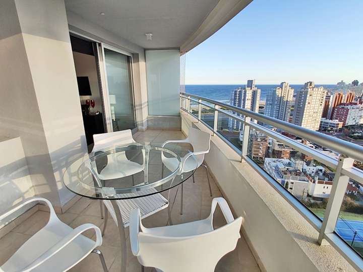Apartamento en venta en Avenida Chiverta, Punta Del Este