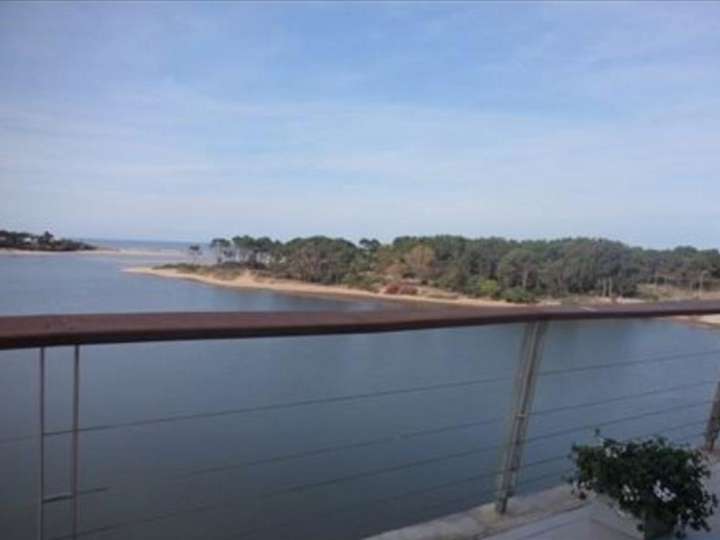 Apartamento en venta en Avenida Eduardo Víctor Haedo, El Tesoro