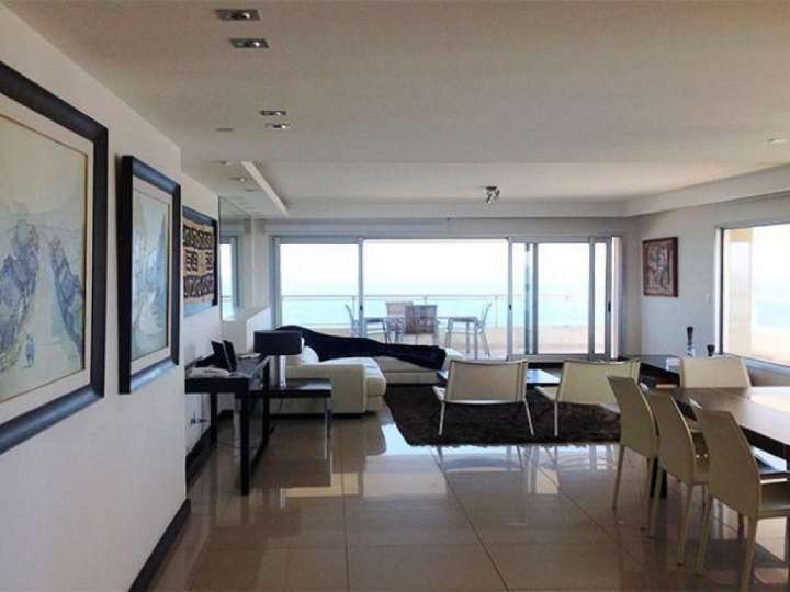 Apartamento en venta en Rambla Lorenzo Batlle Pacheco, Punta Del Este