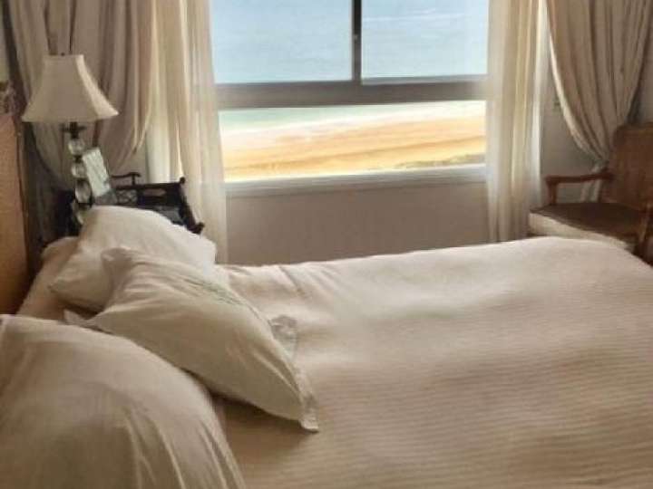 Apartamento en venta en Avenida Orlando Pedragosa Sierra, Punta Del Este