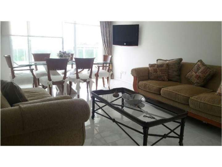 Apartamento en venta en Avenida Orlando Pedragosa Sierra, Punta Del Este