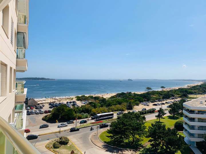 Apartamento en venta en Avenida Orlando Pedragosa Sierra, Punta Del Este