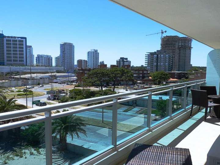 Apartamento en venta en Avenida Chiverta, Punta Del Este