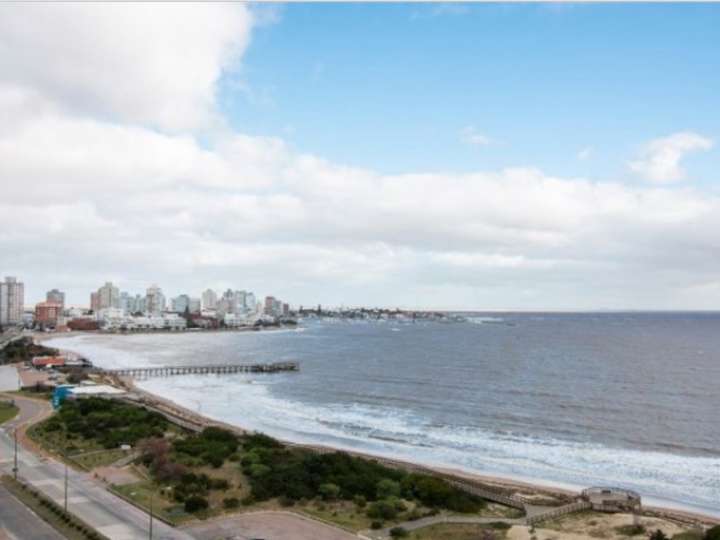 Apartamento en venta en Avenida Orlando Pedragosa Sierra, Punta Del Este