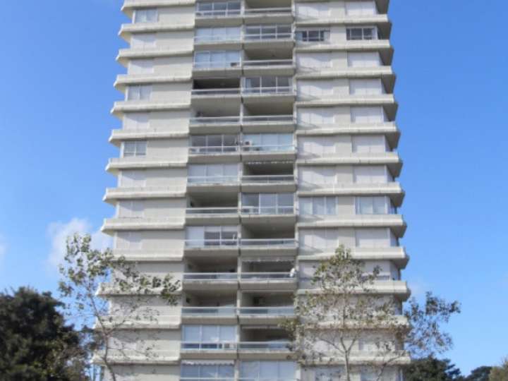 Apartamento en venta en Avenida París, Punta Del Este