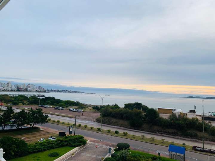 Apartamento en venta en Avenida Orlando Pedragosa Sierra, Punta Del Este