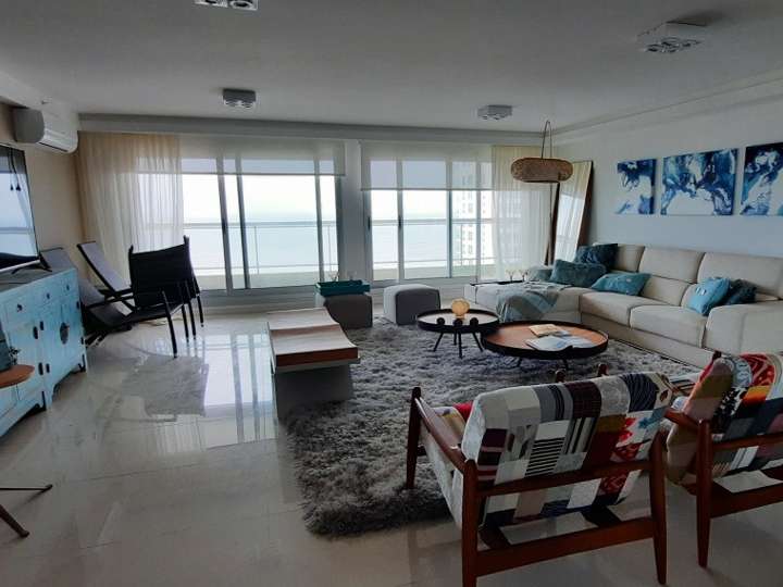 Apartamento en venta en Avenida del Mar, Punta Del Este
