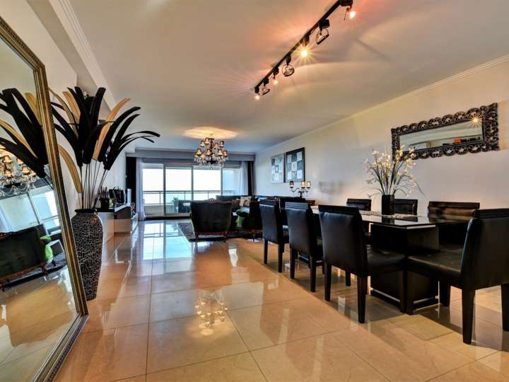 Apartamento en venta en Rambla Lorenzo Batlle Pacheco, Punta Del Este