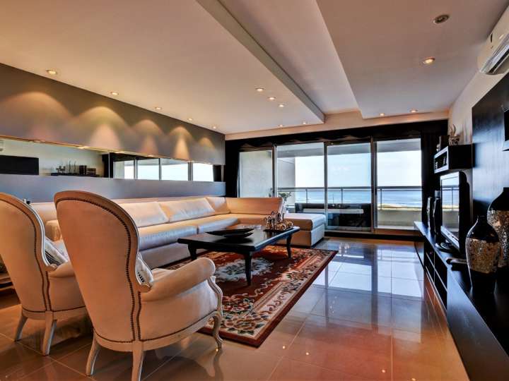 Apartamento en venta en Rambla Lorenzo Batlle Pacheco, Punta Del Este