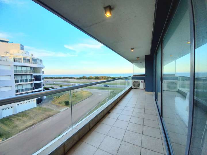 Apartamento en venta en Rambla Lorenzo Batlle Pacheco, Punta Del Este