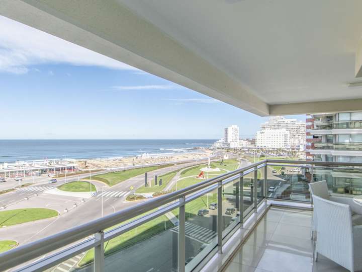 Apartamento en venta en Rambla Lorenzo Batlle Pacheco, Punta Del Este