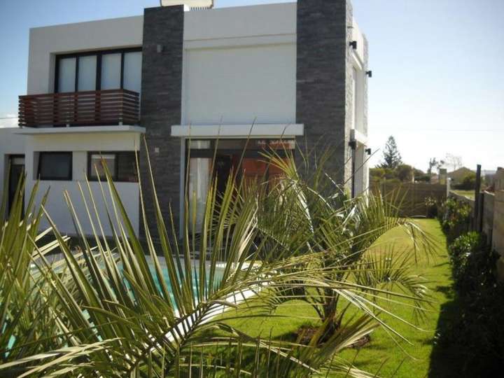 Casa en venta en Avenida Eduardo Víctor Haedo, El Tesoro