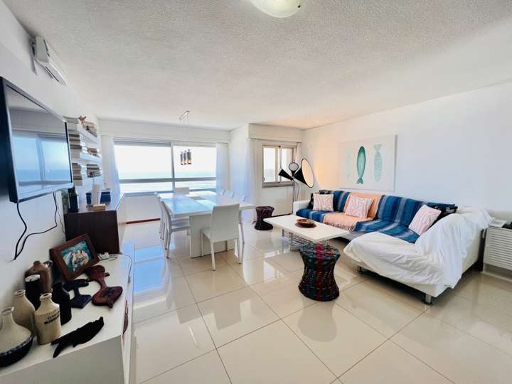 Apartamento en venta en Comodoro Gorlero (Calle 19), Punta Del Este