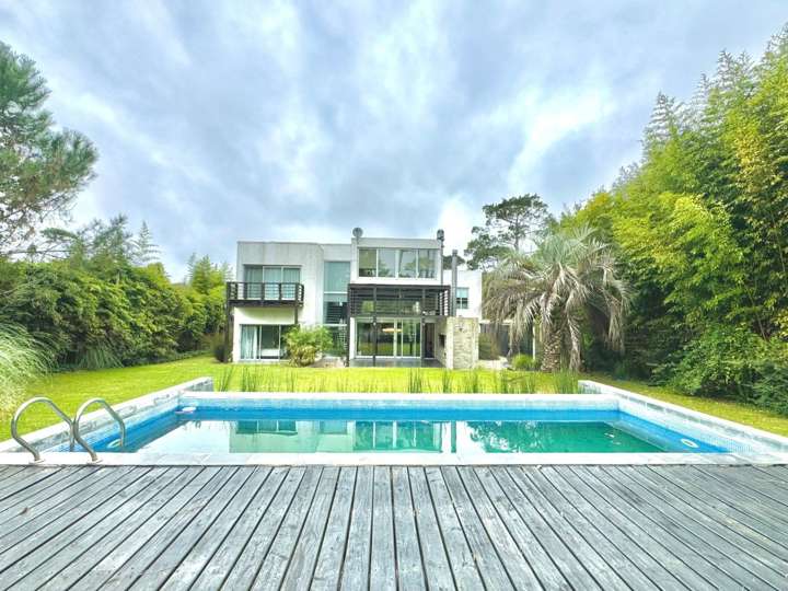 Casa en venta en De Los Eucaliptus, Punta Del Este