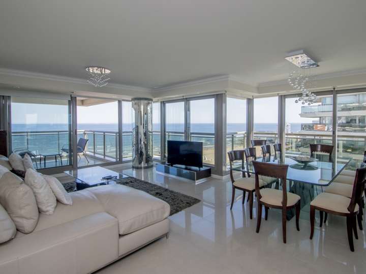 Apartamento en venta en Rambla Lorenzo Batlle Pacheco, Punta Del Este