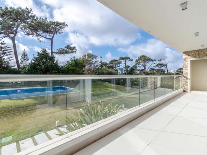 Apartamento en venta en Alfonsina Storni, San Rafael - El Placer