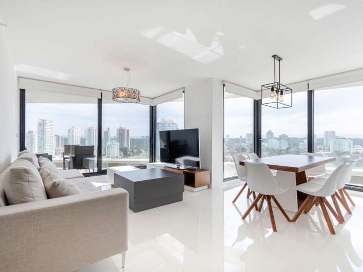 Apartamento en venta en Avenida Chiverta, Punta Del Este