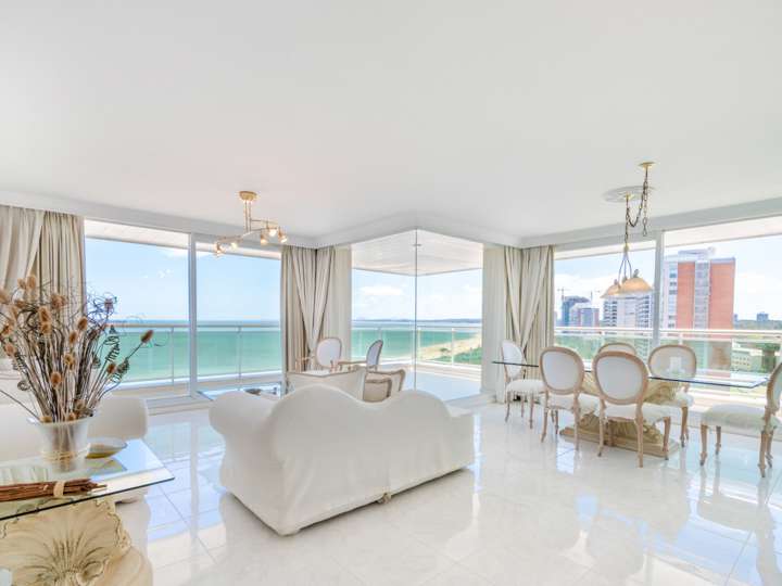 Apartamento en venta en Rambla Doctor Claudio Williman, Punta Del Este