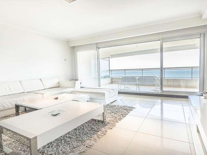 Apartamento en venta en Rambla Lorenzo Batlle Pacheco, Punta Del Este