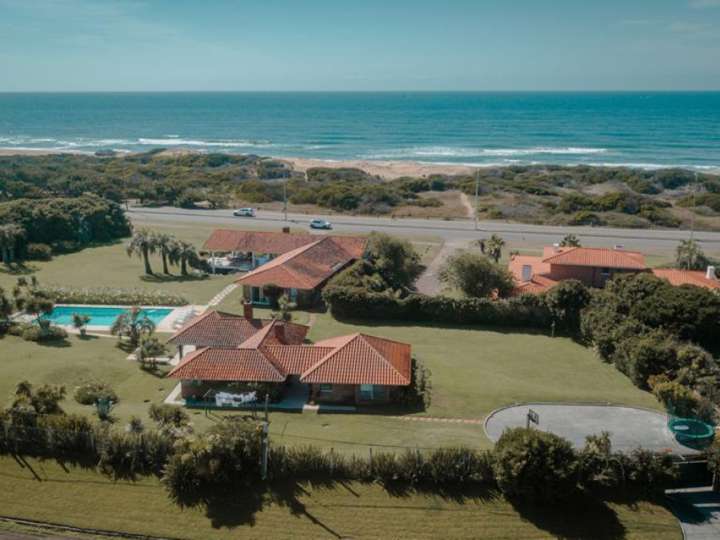 Casa en venta en Rambla Lorenzo Batlle Pacheco, Punta Del Este