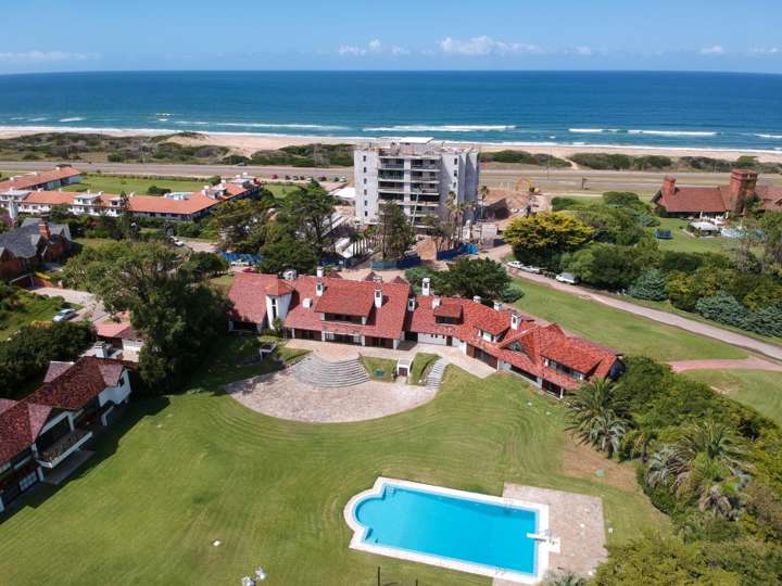 Casa en venta en Rambla Lorenzo Batlle Pacheco, Punta Del Este