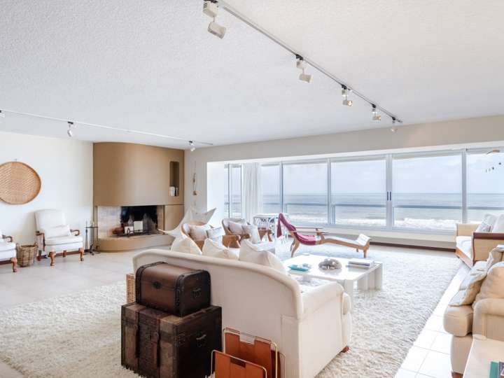 Apartamento en venta en Avenida Chiverta, Punta Del Este