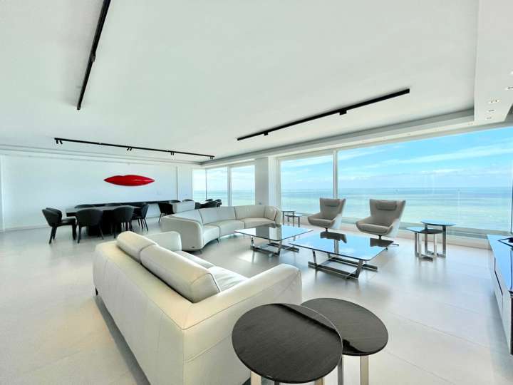 Apartamento en venta en Rambla Lorenzo Batlle Pacheco, Punta Del Este