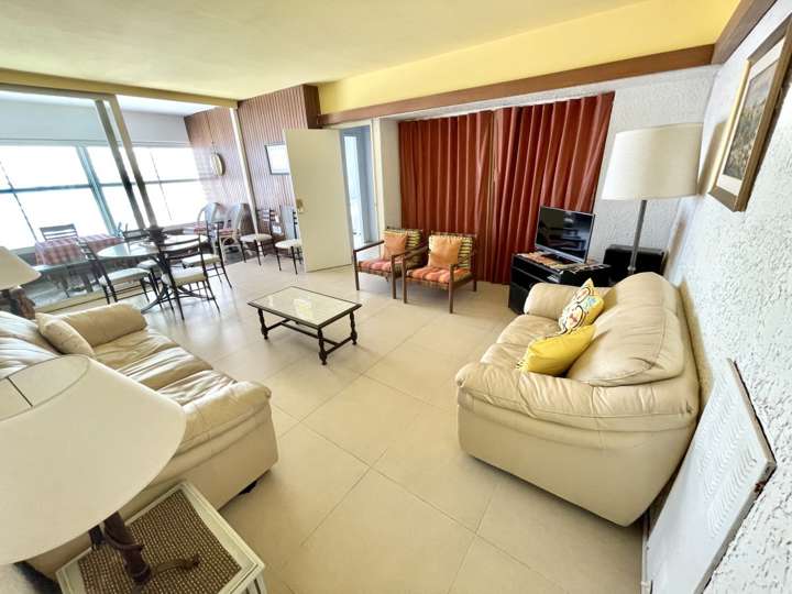 Apartamento en venta en Comodoro Gorlero (Calle 19), Punta Del Este