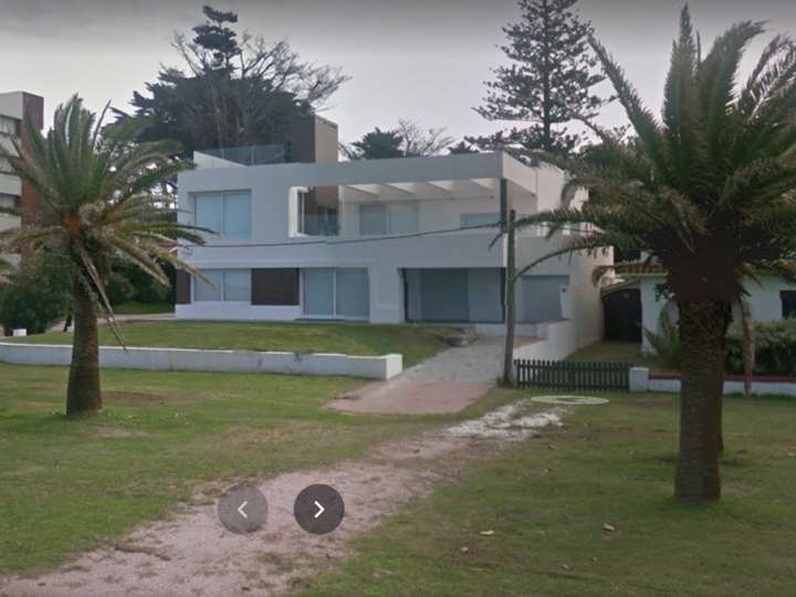 Casa en venta en Rambla Lorenzo Batlle Pacheco, Punta Del Este