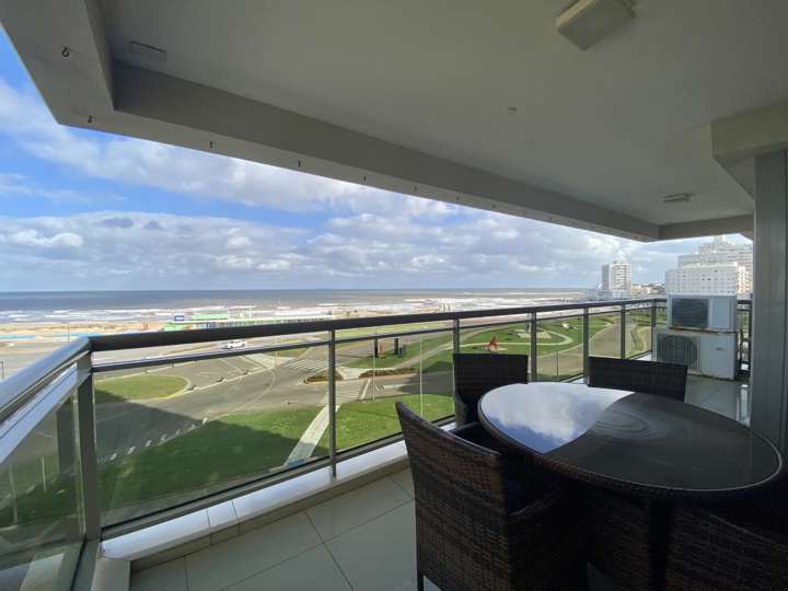 Apartamento en venta en Rambla Lorenzo Batlle Pacheco, Punta Del Este