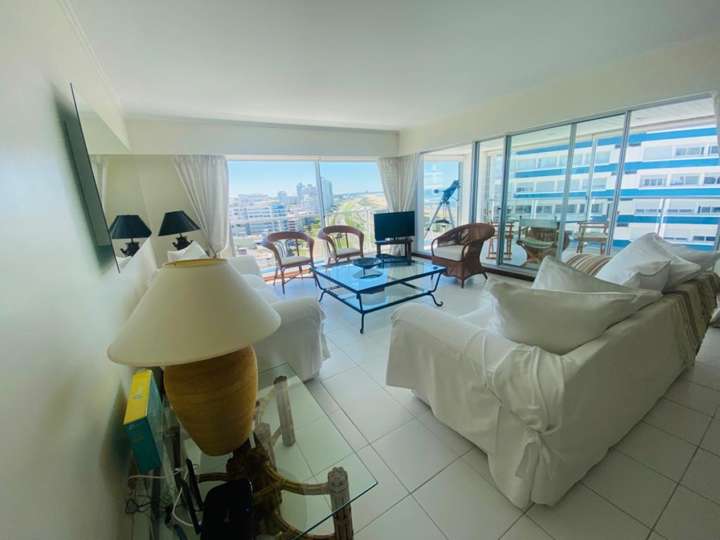 Apartamento en venta en Avenida Chiverta, Punta Del Este