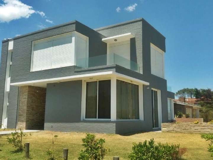 Casa en venta en Rambla de Los Argentinos, Piriápolis