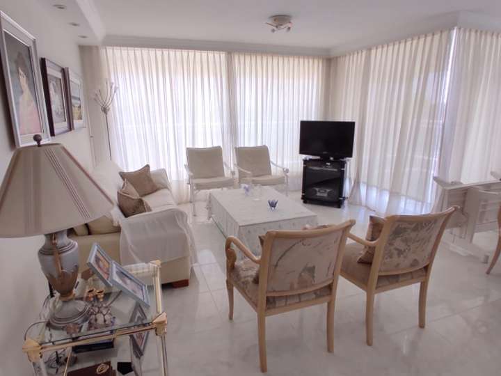 Apartamento en venta en Rambla Doctor Claudio Williman, Punta Del Este