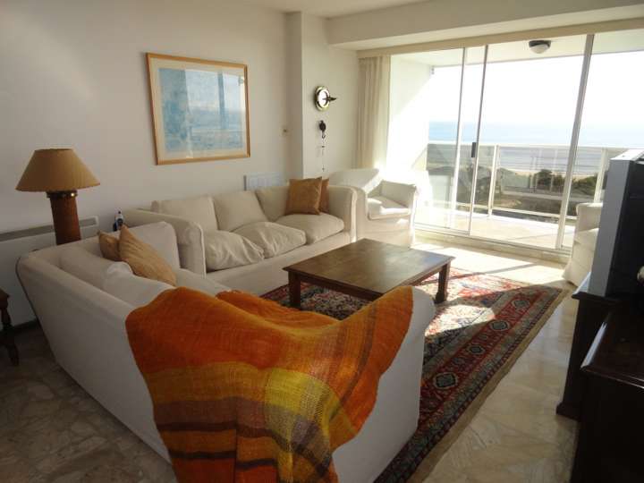 Apartamento en venta en El Pinar, Punta Del Este