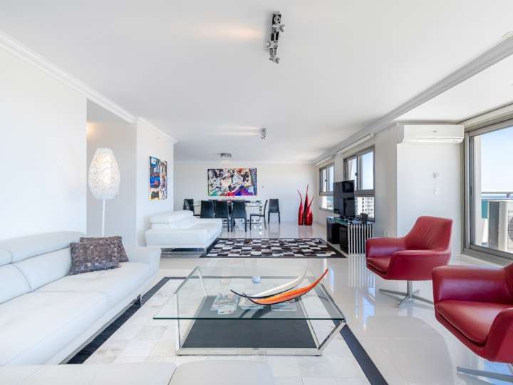 Apartamento en venta en Bulevar General José Gervasio Artigas, Punta Del Este