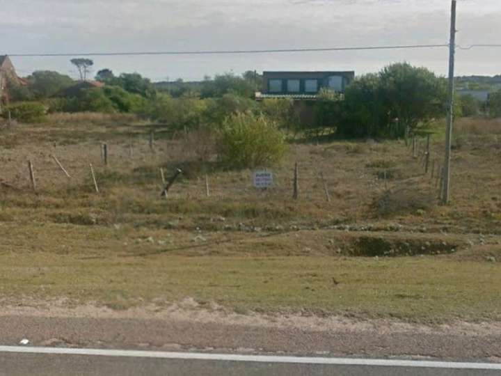 Terreno en venta en Avenida Eduardo Víctor Haedo, El Tesoro