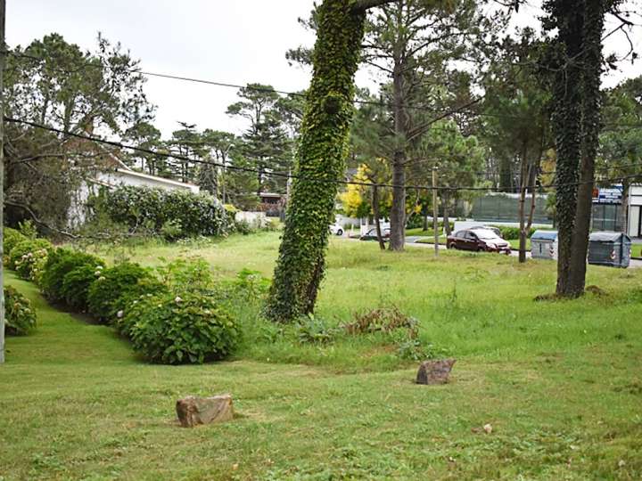 Terreno en venta en Punta Del Este