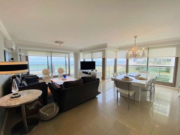 Apartamento en venta en Bulevar General José Gervasio Artigas, Punta Del Este