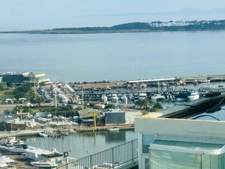 Apartamento en alquiler en Los Arrecifes (Calle 25), Punta Del Este