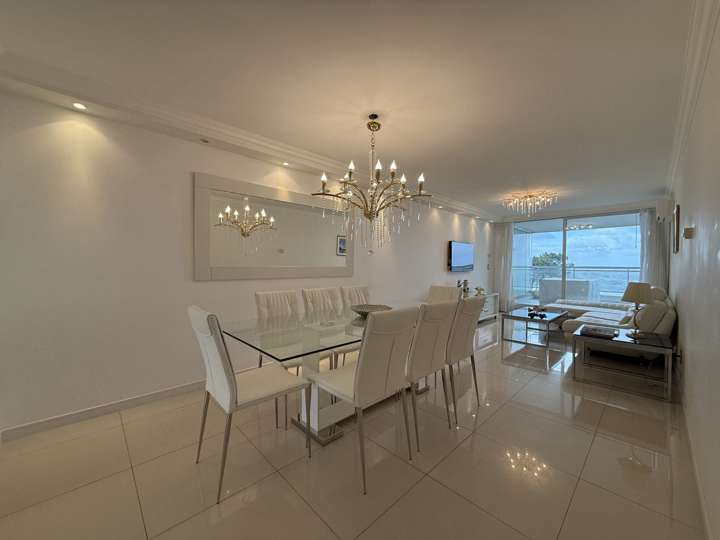 Apartamento en venta en Pinares, Maldonado