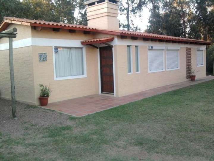 Casa en venta en Carlos Gardel, El Tesoro