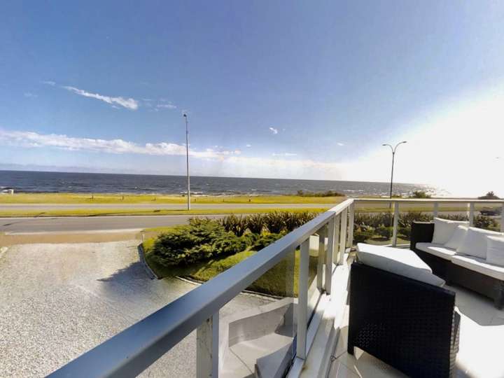 Apartamento en venta en Pinares, Maldonado