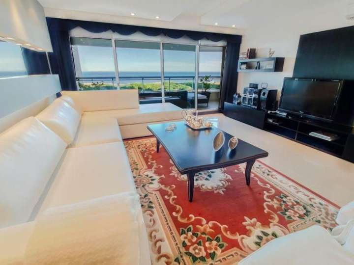 Apartamento en venta en Rambla Lorenzo Batlle Pacheco, Punta Del Este