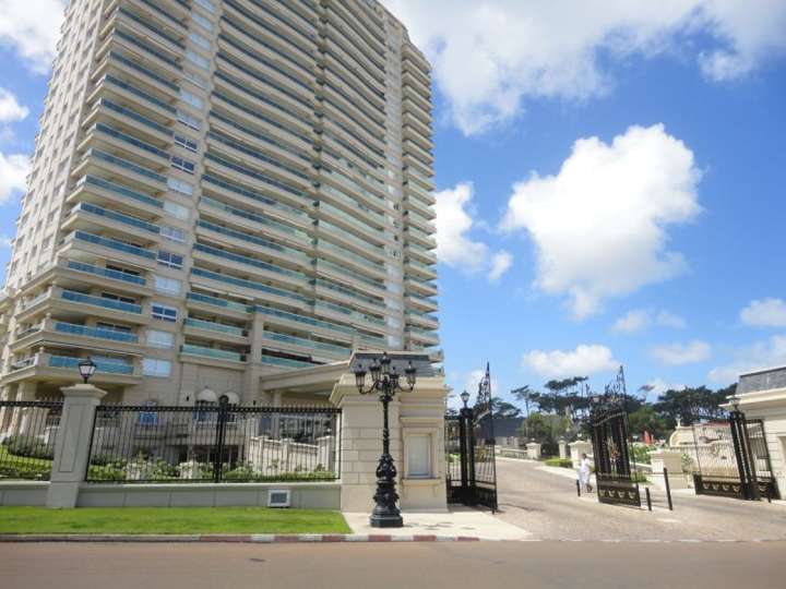 Apartamento en venta en Rambla Doctor Claudio Williman, Punta Del Este
