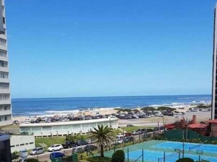 Apartamento en venta en Avenida Chiverta, Punta Del Este