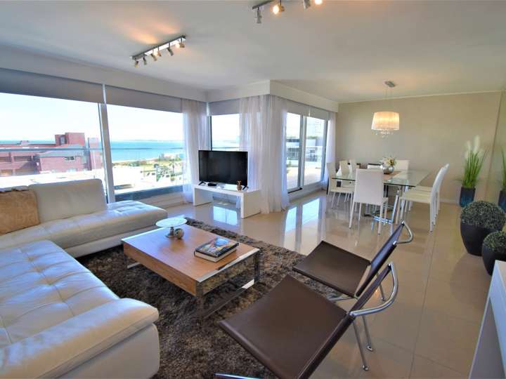Apartamento en venta en Avenida Chiverta, Punta Del Este