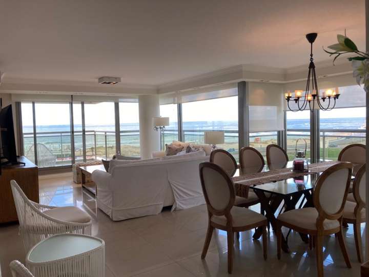 Apartamento en venta en Rambla Lorenzo Batlle Pacheco, Punta Del Este