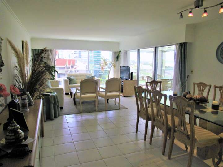 Apartamento en venta en Avenida Chiverta, Punta Del Este